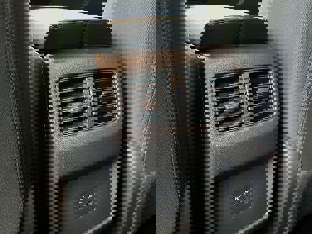 Used 2023 Nissan Rogue SV image 16