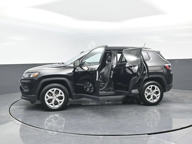 Used 2024 Jeep Compass Latitude AWD/4WD image 28