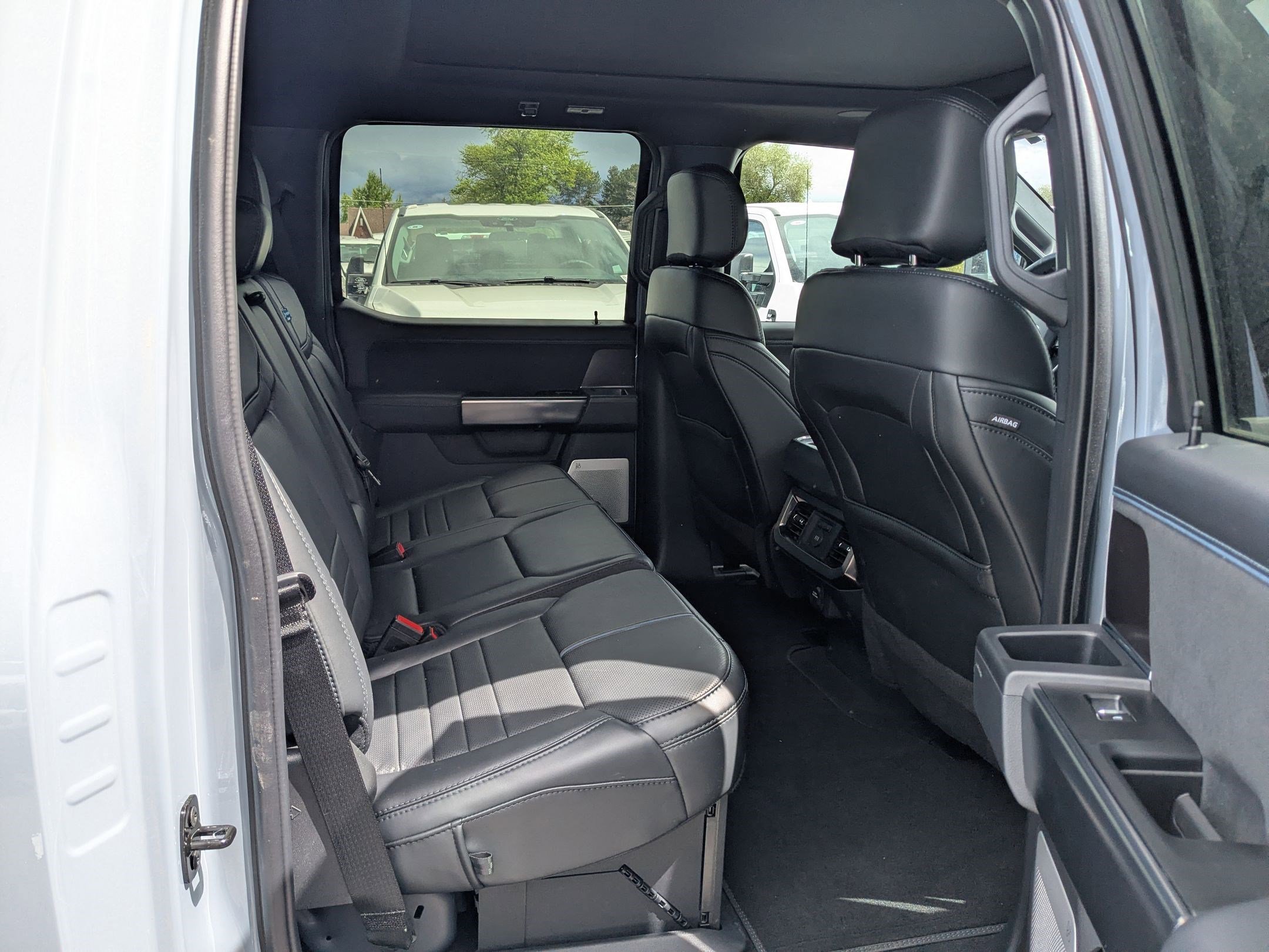 Certified 2026 Ford F450 Platinum w/ FX4 Off-Road Package AWD/4WD image 37