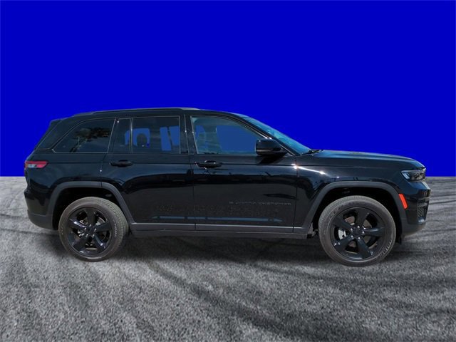 Used 2024 Jeep Grand Cherokee Altitude image 6
