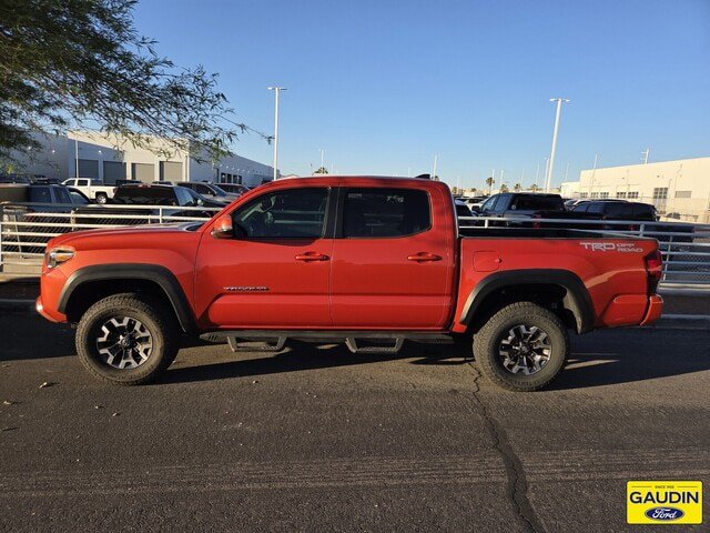 Used 2018 Toyota Tacoma TRD Off-Road w/ Technology Package RWD image 2