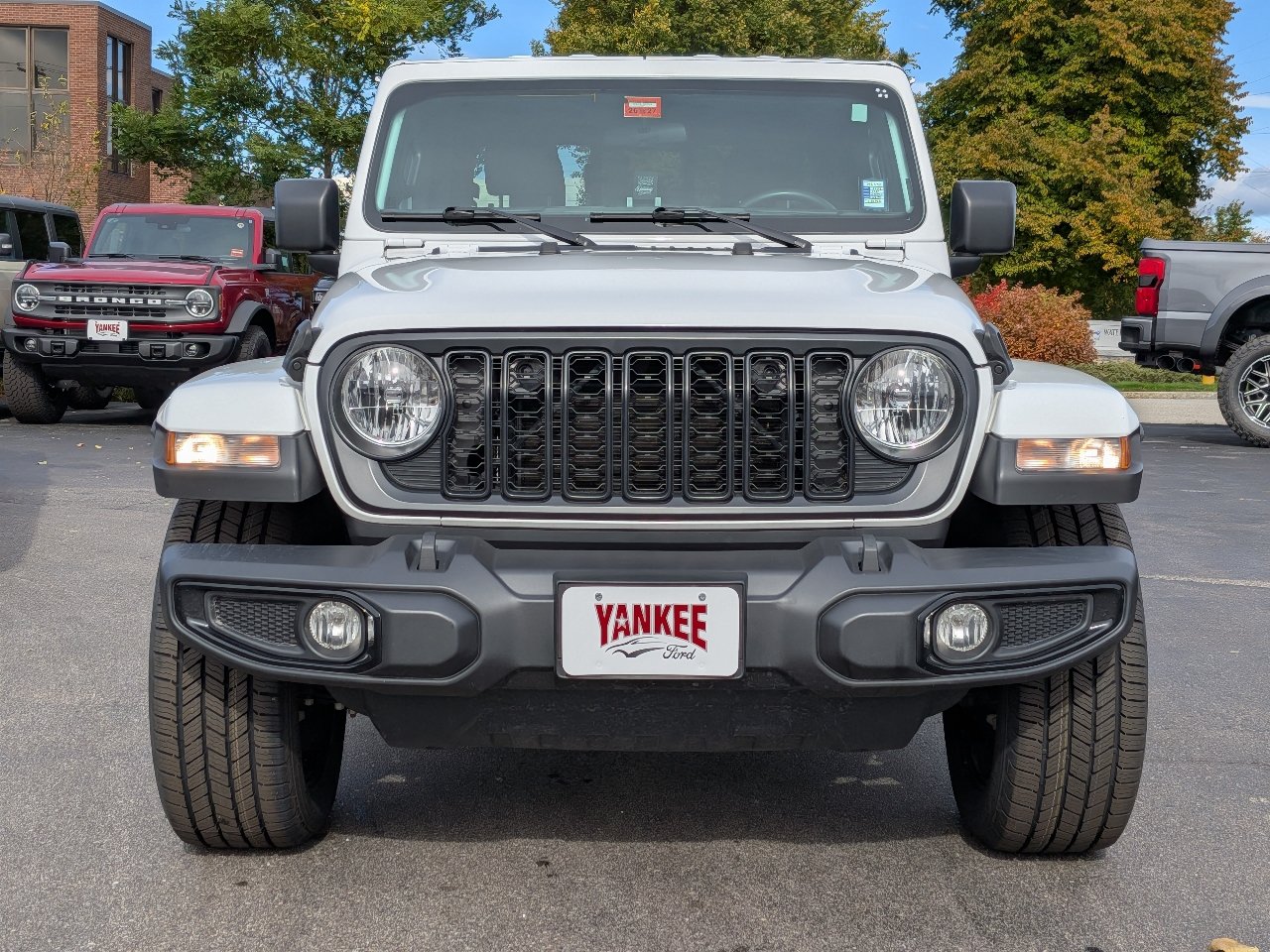 Used 2024 Jeep Gladiator Sport AWD/4WD image 9