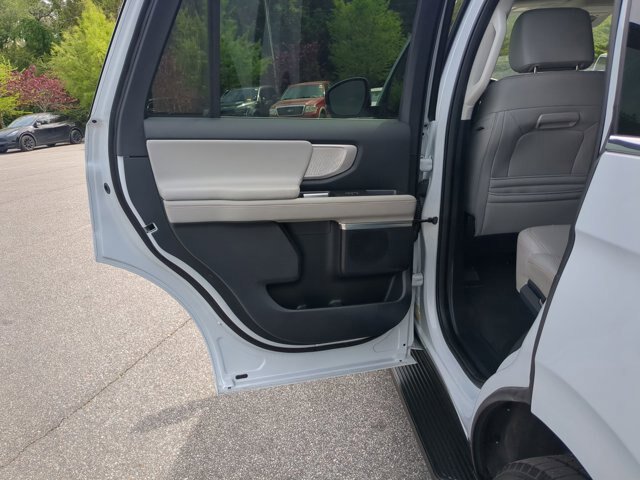 Certified 2025 Ford Expedition Active RWD image 30