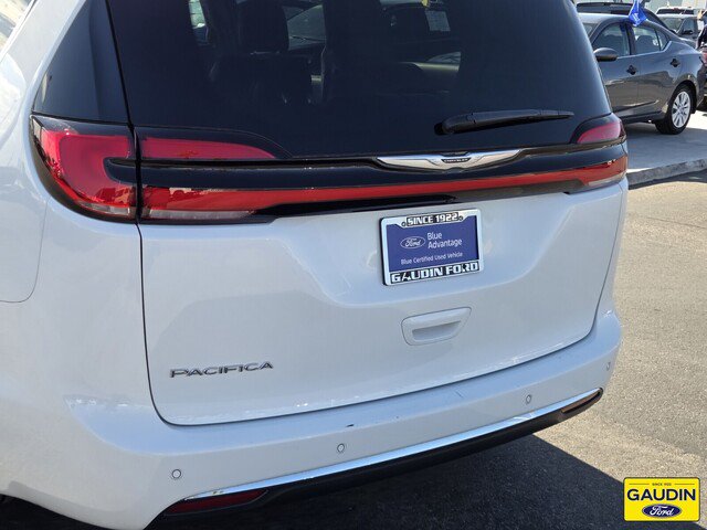 Used 2024 Chrysler Pacifica Touring-L FWD image 6