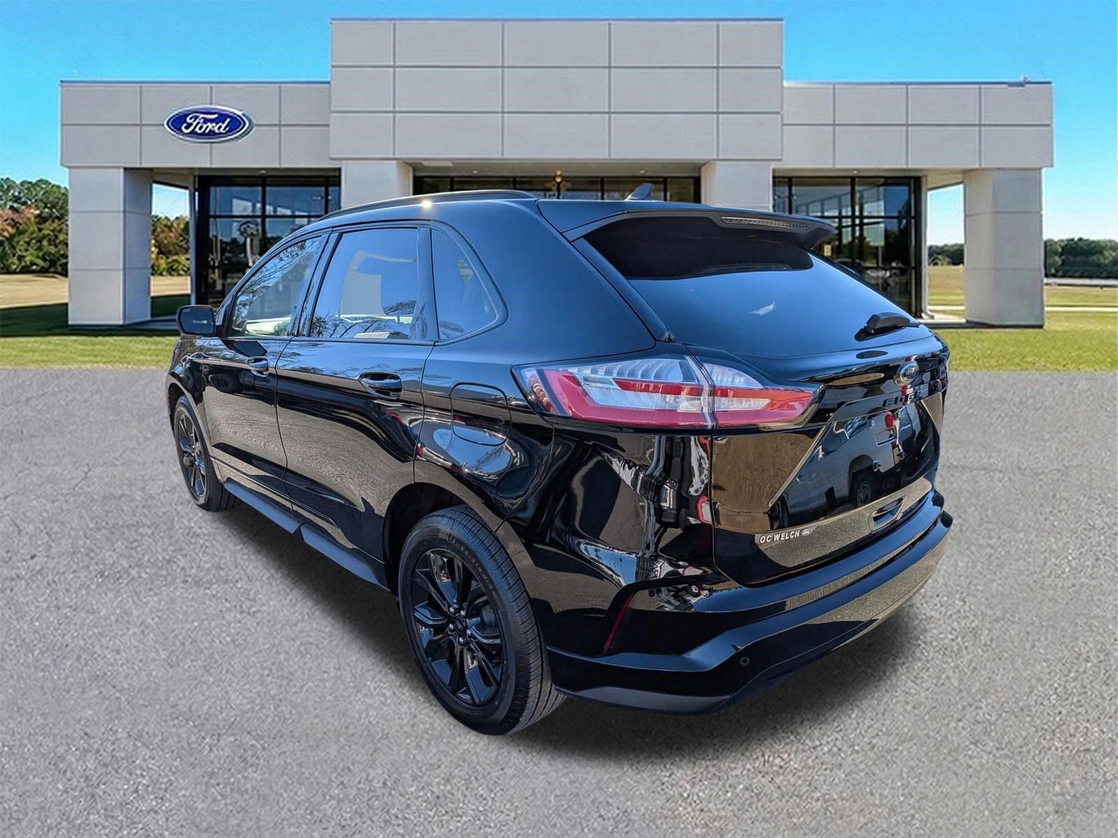 Certified 2022 Ford Edge SE w/ Black Appearance Package image 3