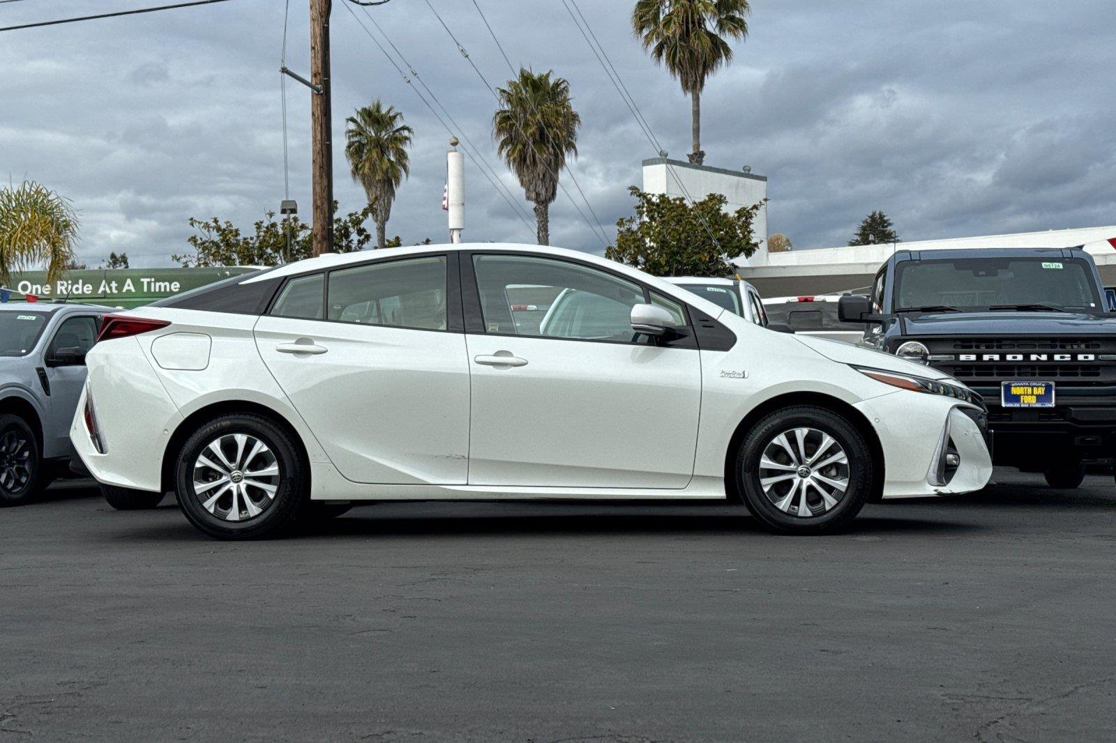 Used 2020 Toyota Prius Prime Limited image 6