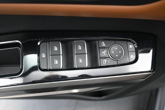 Used 2024 Nissan Pathfinder Platinum AWD/4WD image 7