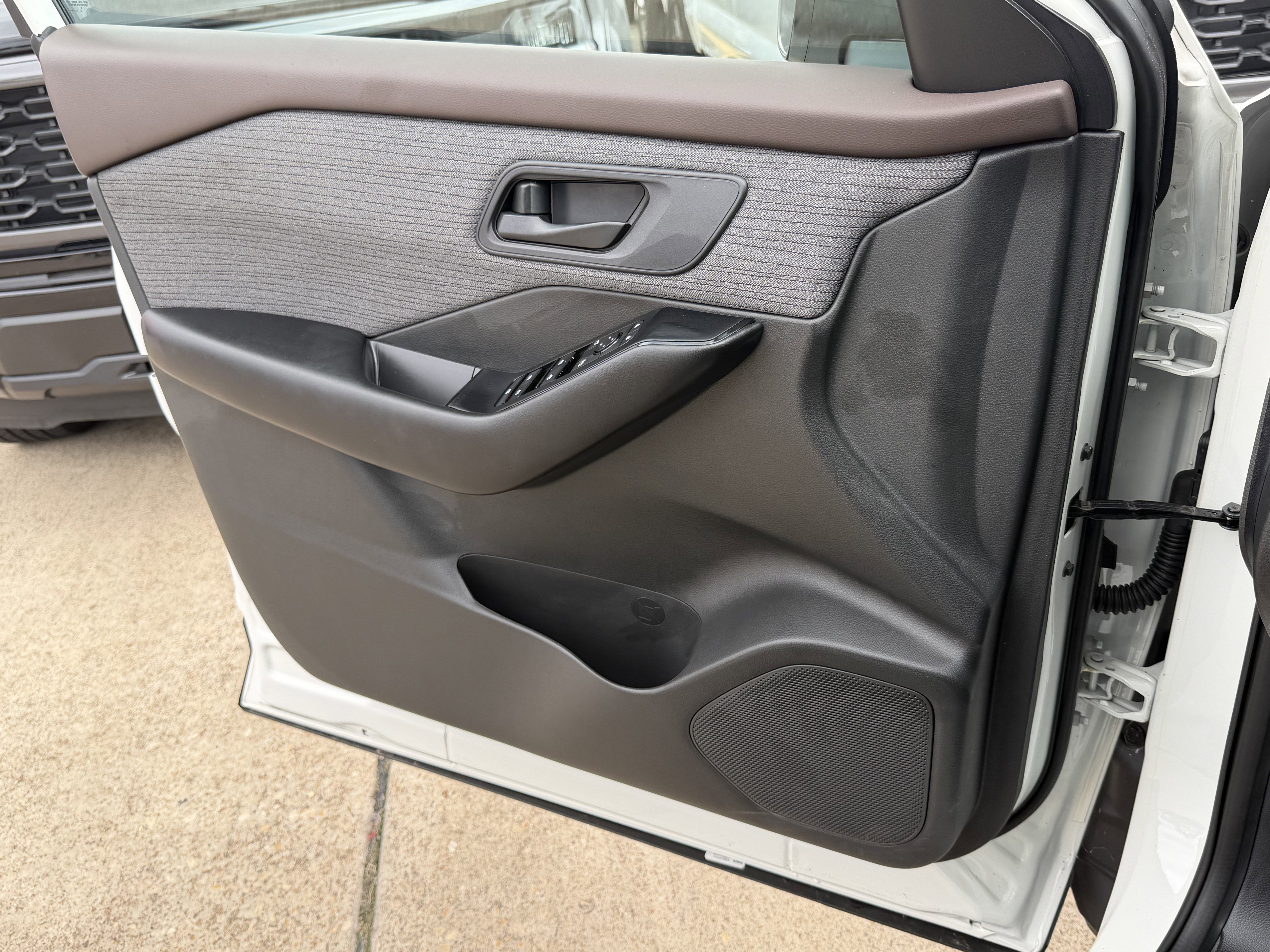 Used 2023 Nissan Rogue S FWD image 21