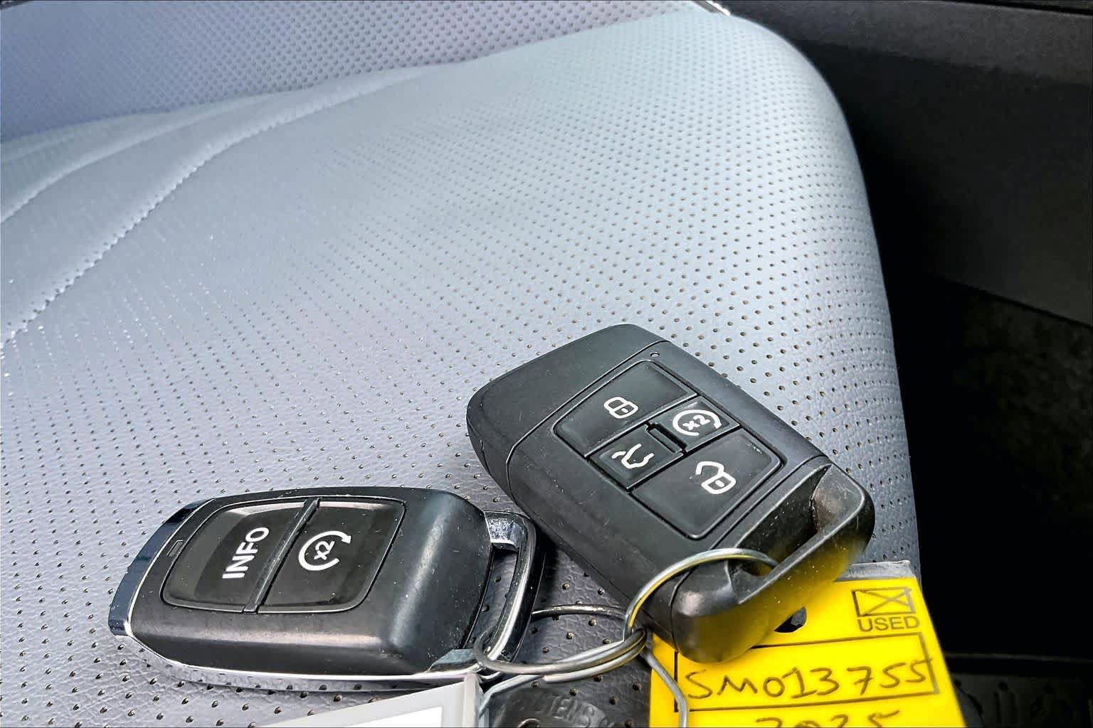 Used 2025 Volkswagen Jetta SEL FWD image 15