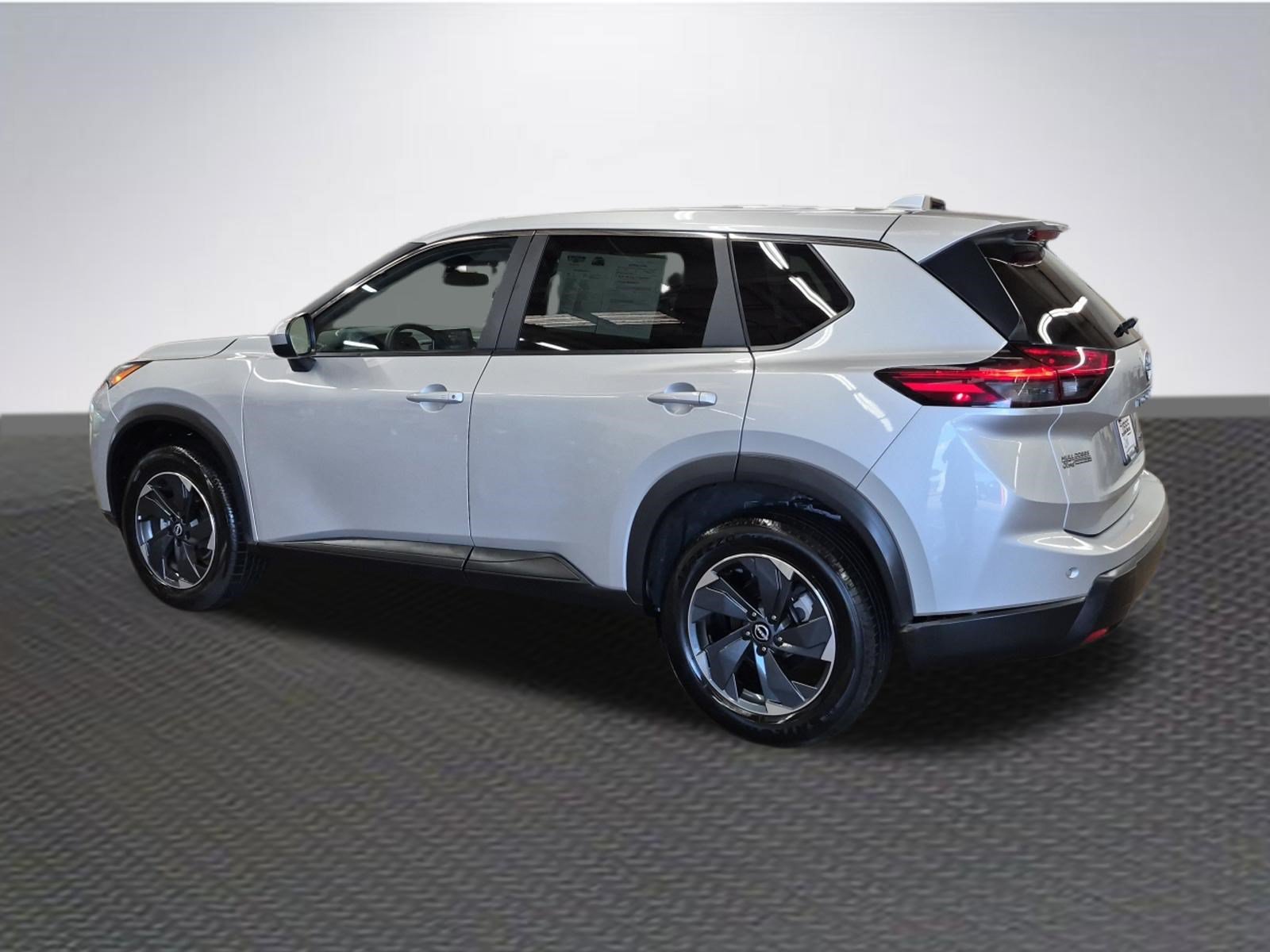Used 2024 Nissan Rogue SV AWD/4WD image 5