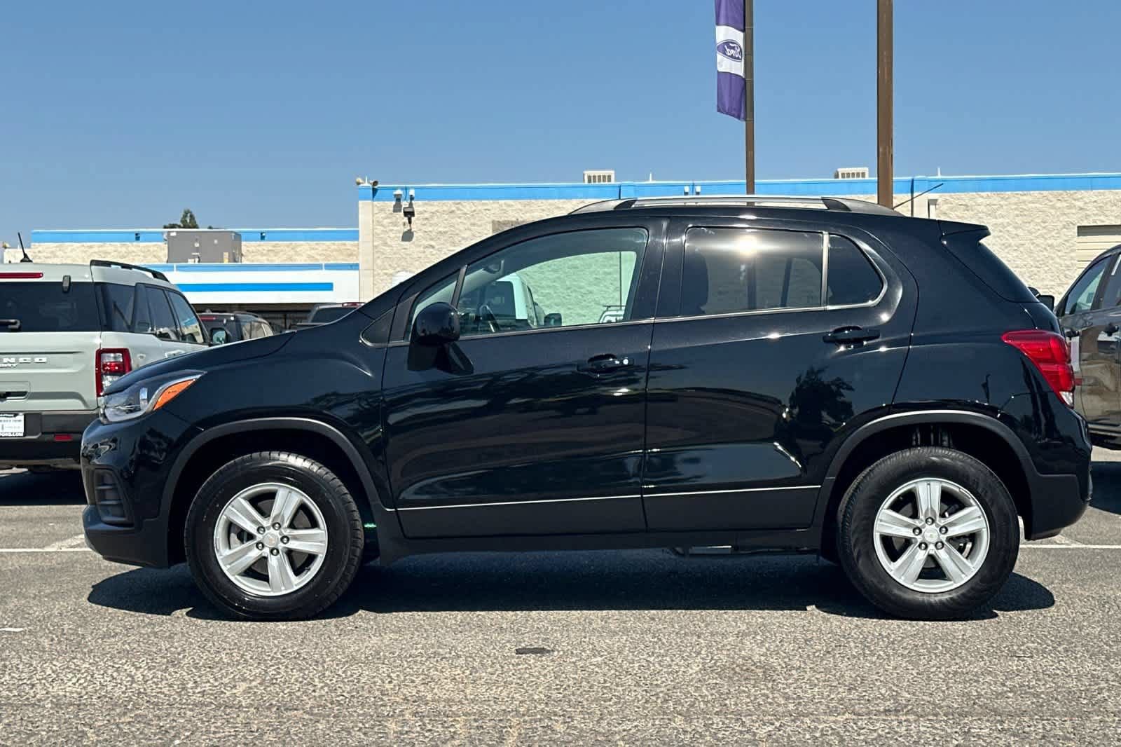 Used 2022 Chevrolet Trax LT w/ LT Convenience Package AWD/4WD image 5