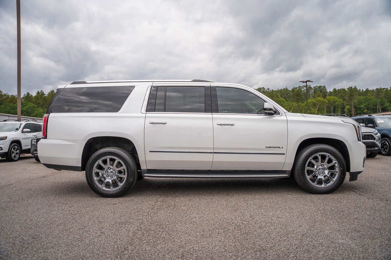 Used 2020 GMC Yukon XL Denali w/ Open Road Package RWD image 9