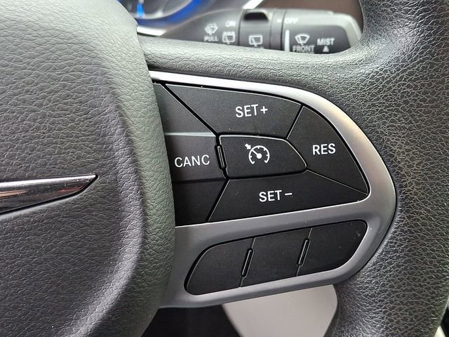 Used 2017 Chrysler Pacifica LX image 23