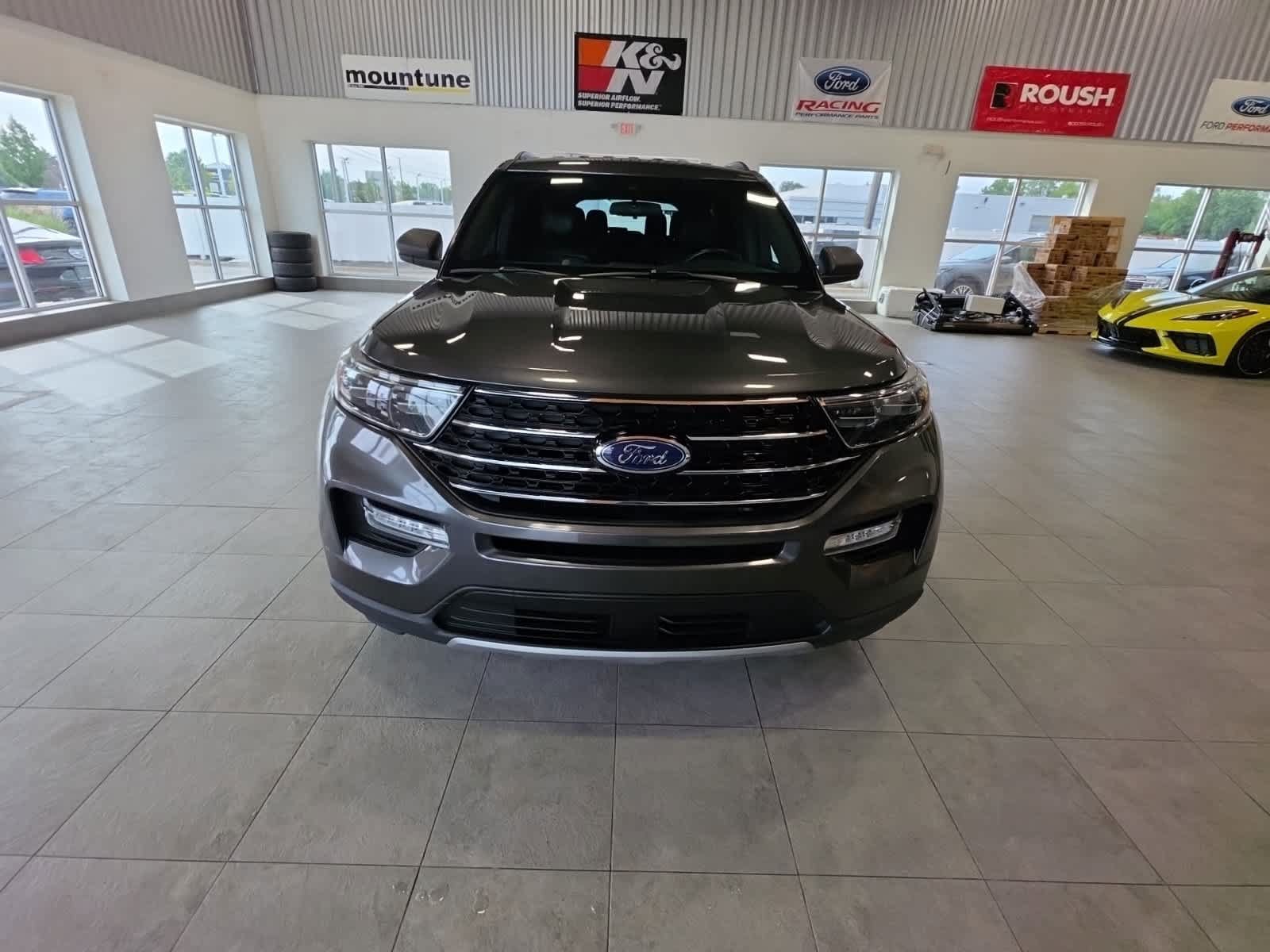 Certified 2020 Ford Explorer XLT w/ Equipment Group 202A AWD/4WD image 3