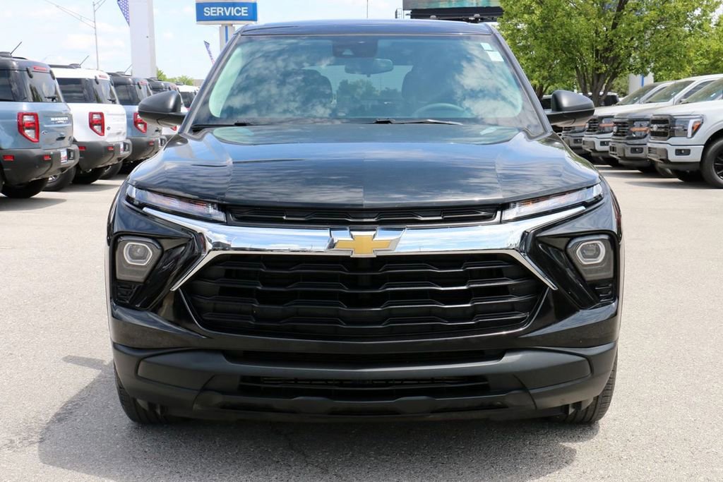 Used 2025 Chevrolet TrailBlazer LS w/ LS Convenience Package FWD image 3