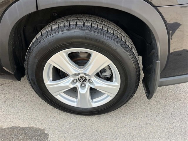 Used 2023 Toyota Highlander LE image 11