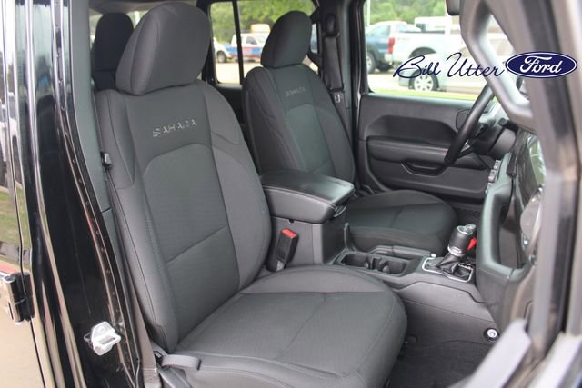 Used 2019 Jeep Wrangler Unlimited Sahara AWD/4WD image 11