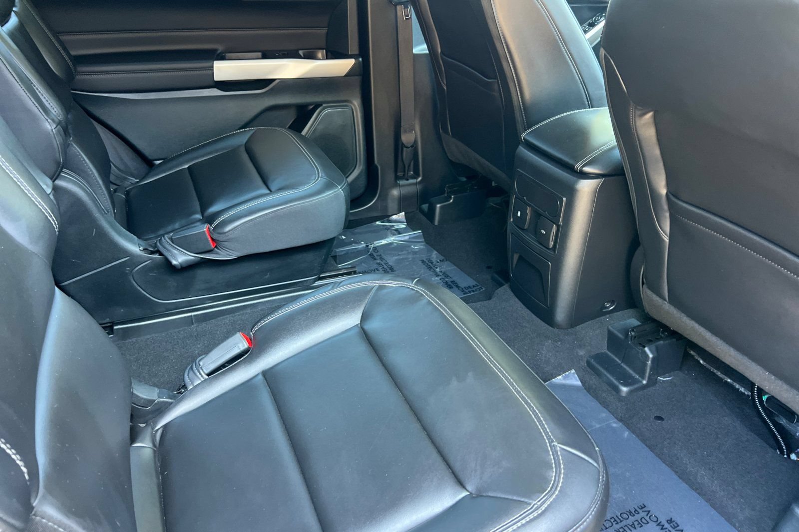 Certified 2023 Ford Explorer XLT w/ Equipment Group 202A AWD/4WD image 19