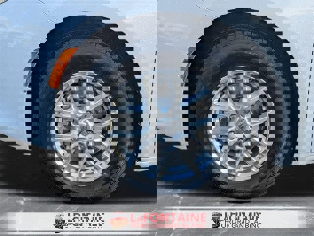 Used 2022 Chrysler Voyager LX image 33