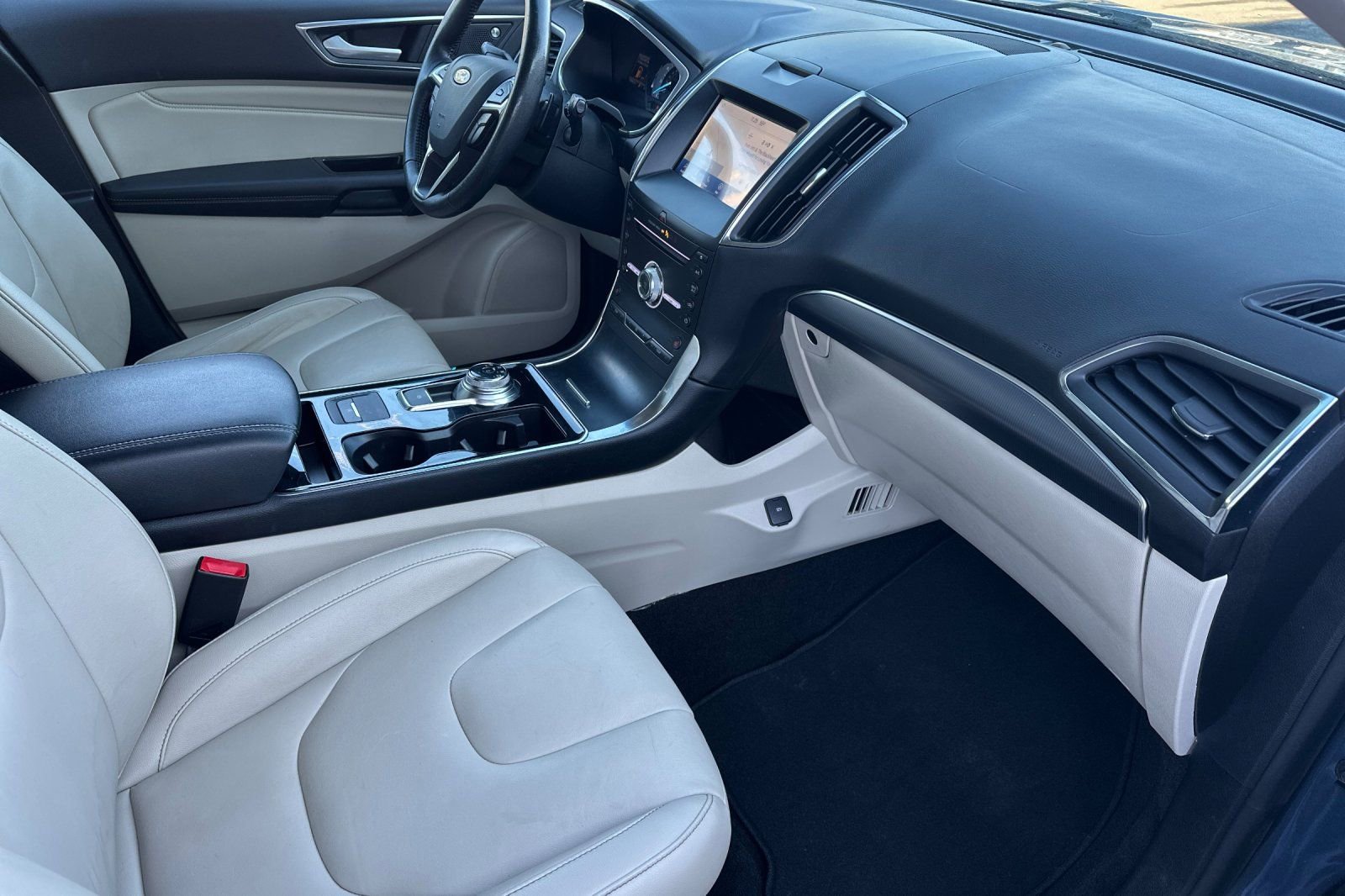 Certified 2019 Ford Edge Titanium w/ Cold Weather Package image 18