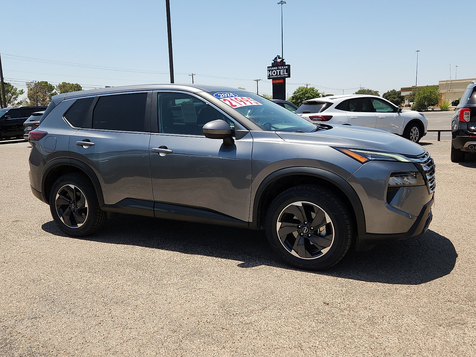 Used 2024 Nissan Rogue SV FWD image 8
