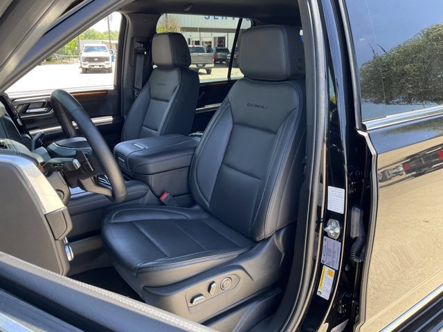 Used 2025 GMC Yukon XL Denali AWD/4WD image 8