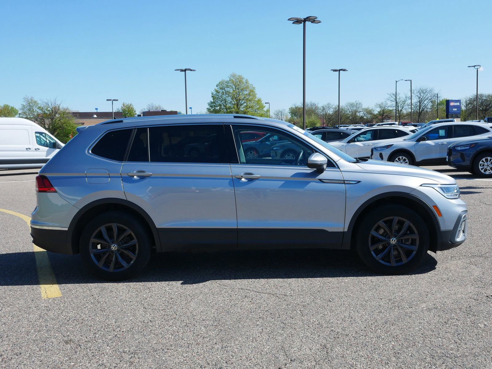 Used 2024 Volkswagen Tiguan SE AWD/4WD image 7