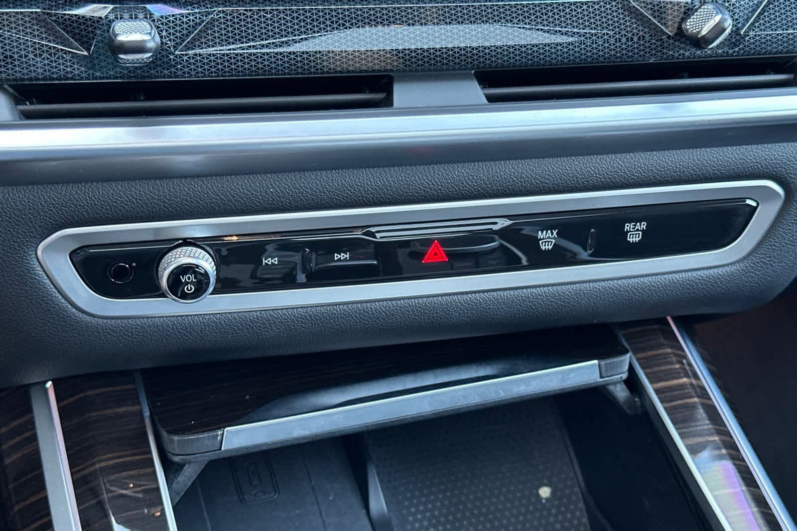 Used 2023 BMW X7 xDrive40i w/ Premium Package image 21