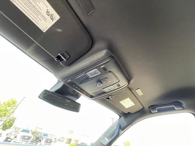 Used 2025 Chevrolet Suburban Z71 AWD/4WD image 23