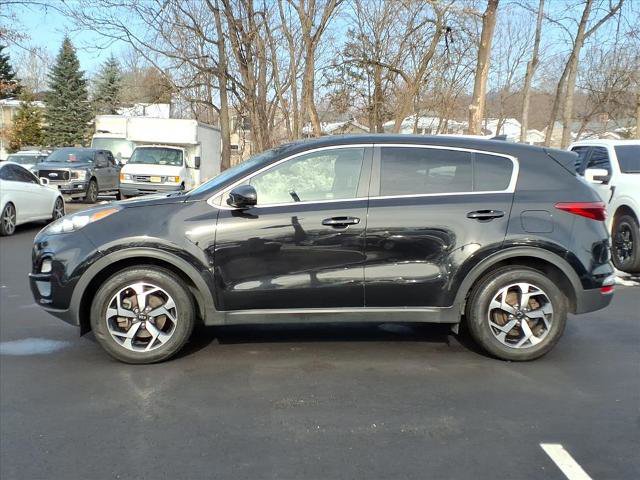 Used 2020 Kia Sportage LX image 2