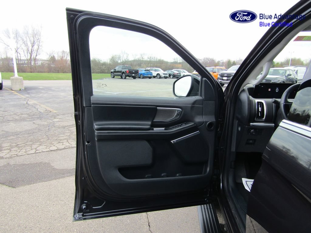 Certified 2025 Ford Expedition Platinum AWD/4WD image 38
