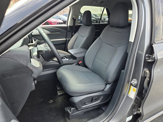 Certified 2025 Ford Explorer Active AWD/4WD image 9