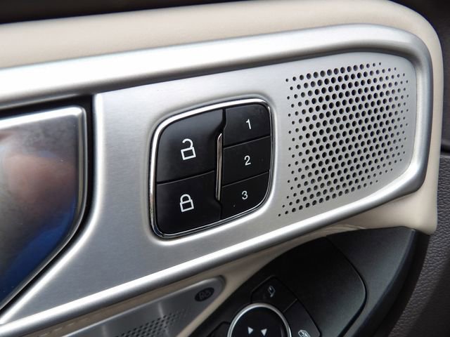 Certified 2020 Ford Explorer Platinum w/ Premium Technology Package image 25