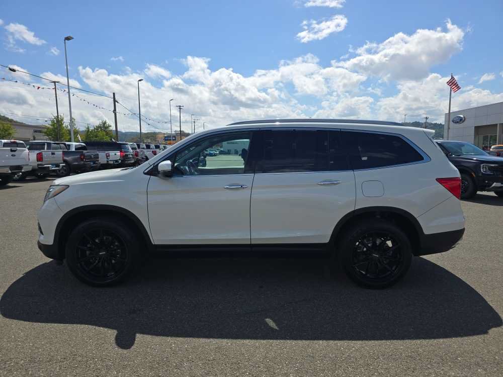 Used 2018 Honda Pilot Touring image 2