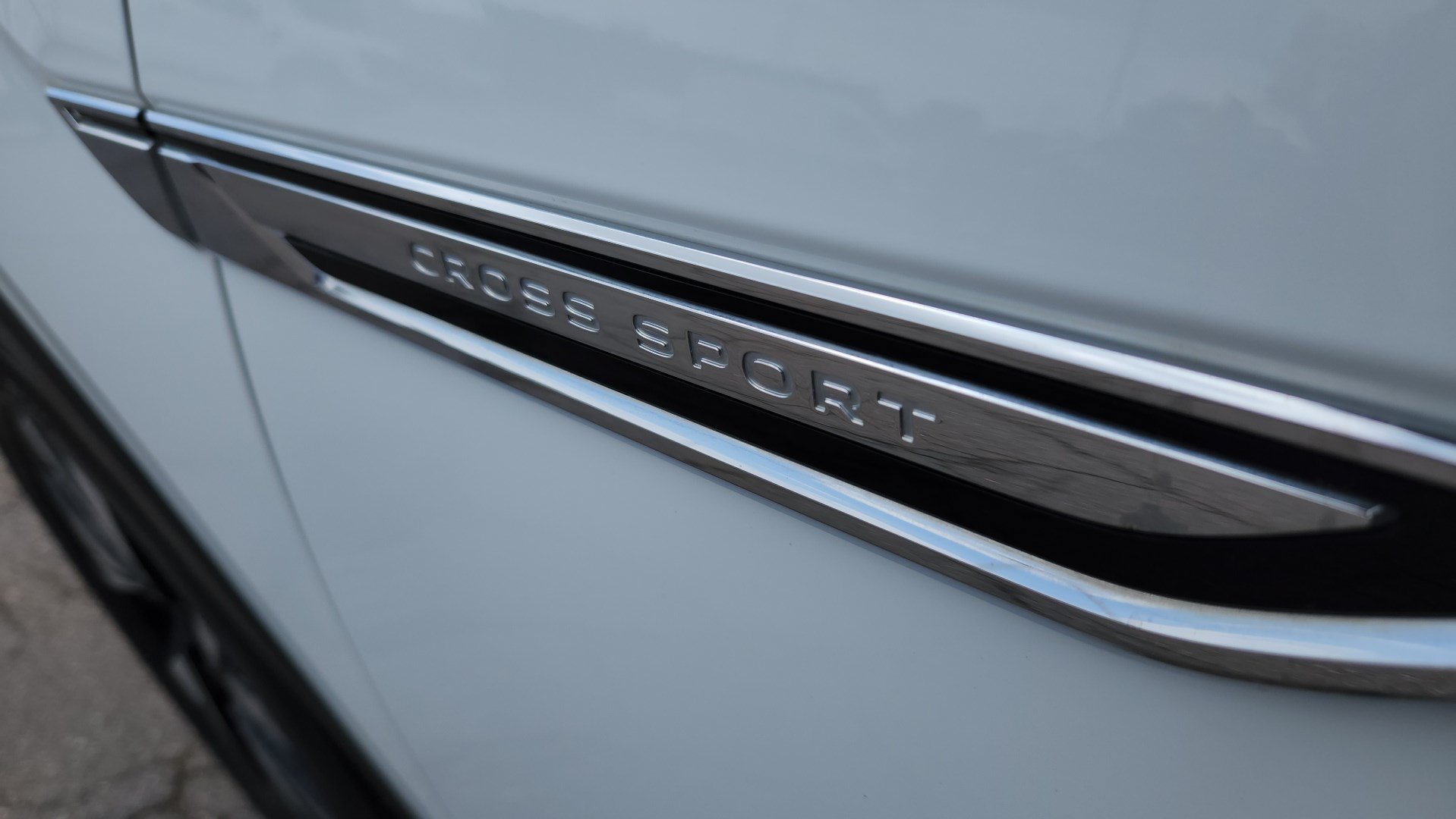 Used 2022 Volkswagen Atlas Cross Sport SE FWD image 17