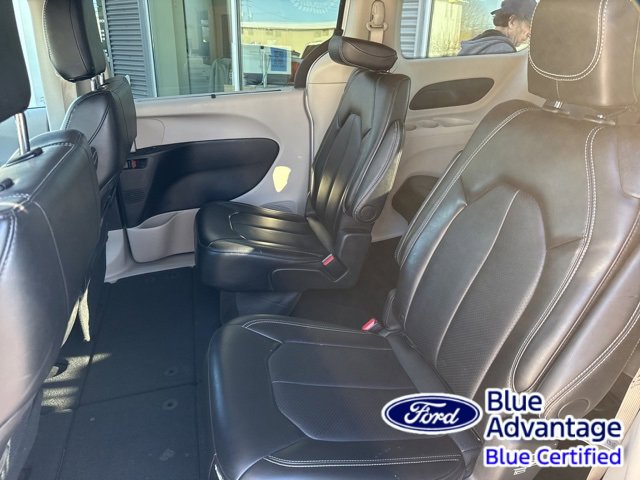 Used 2024 Chrysler Pacifica Touring-L image 36