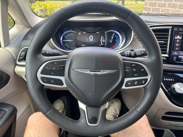 Used 2024 Chrysler Pacifica Limited FWD image 16