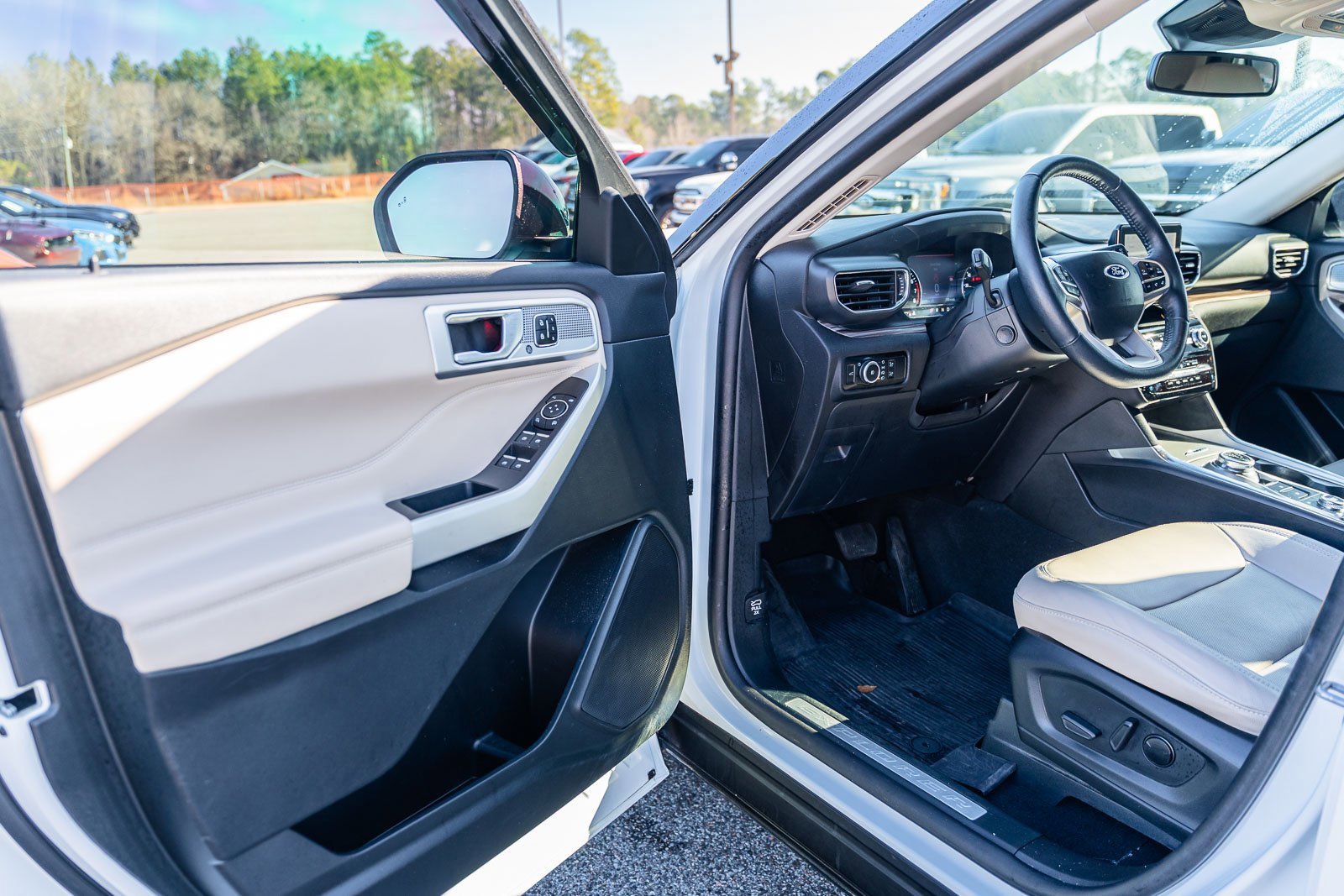 Certified 2023 Ford Explorer Limited w/ Equipment Group 301A image 17