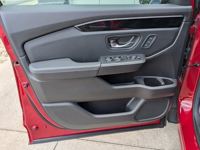 Used 2025 Honda Pilot Touring image 12