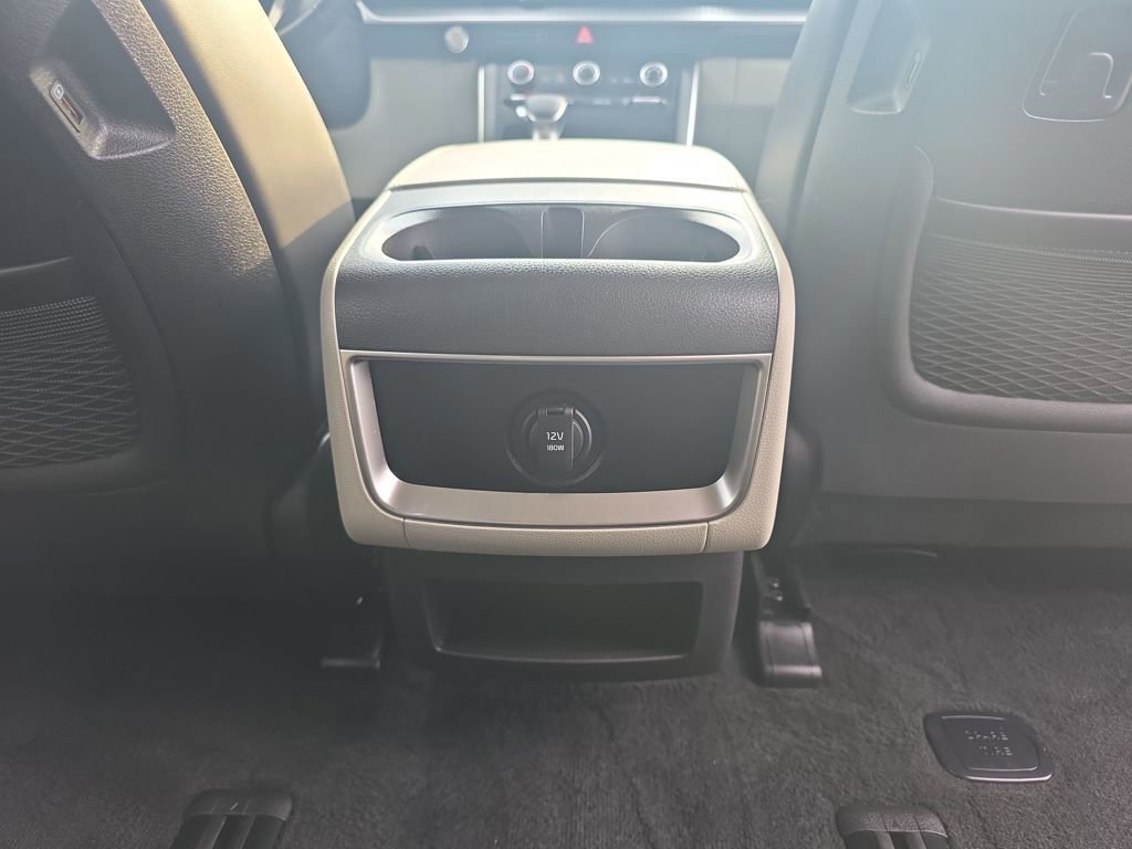 Used 2023 Kia Carnival LX image 34