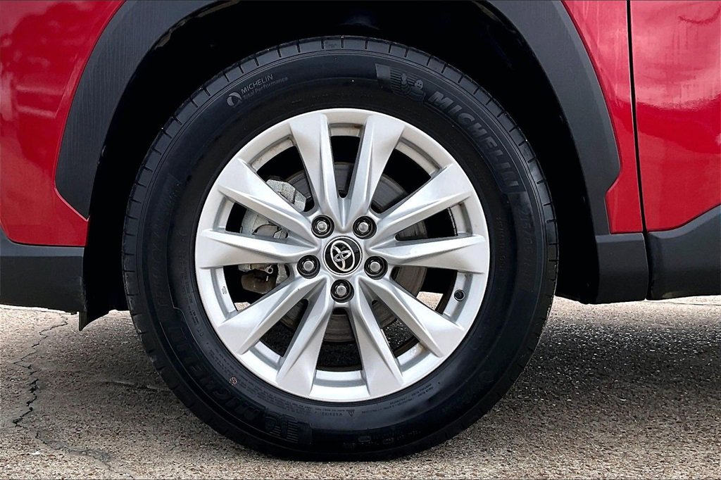 Used 2022 Toyota Corolla Cross LE image 34
