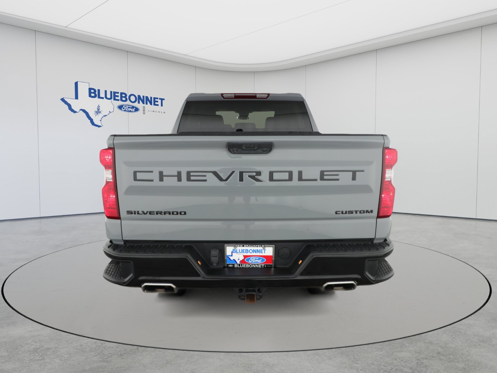 Used 2024 Chevrolet Silverado 1500 Custom Trail Boss w/ LPO, Dark Essentials Package AWD/4WD image 4