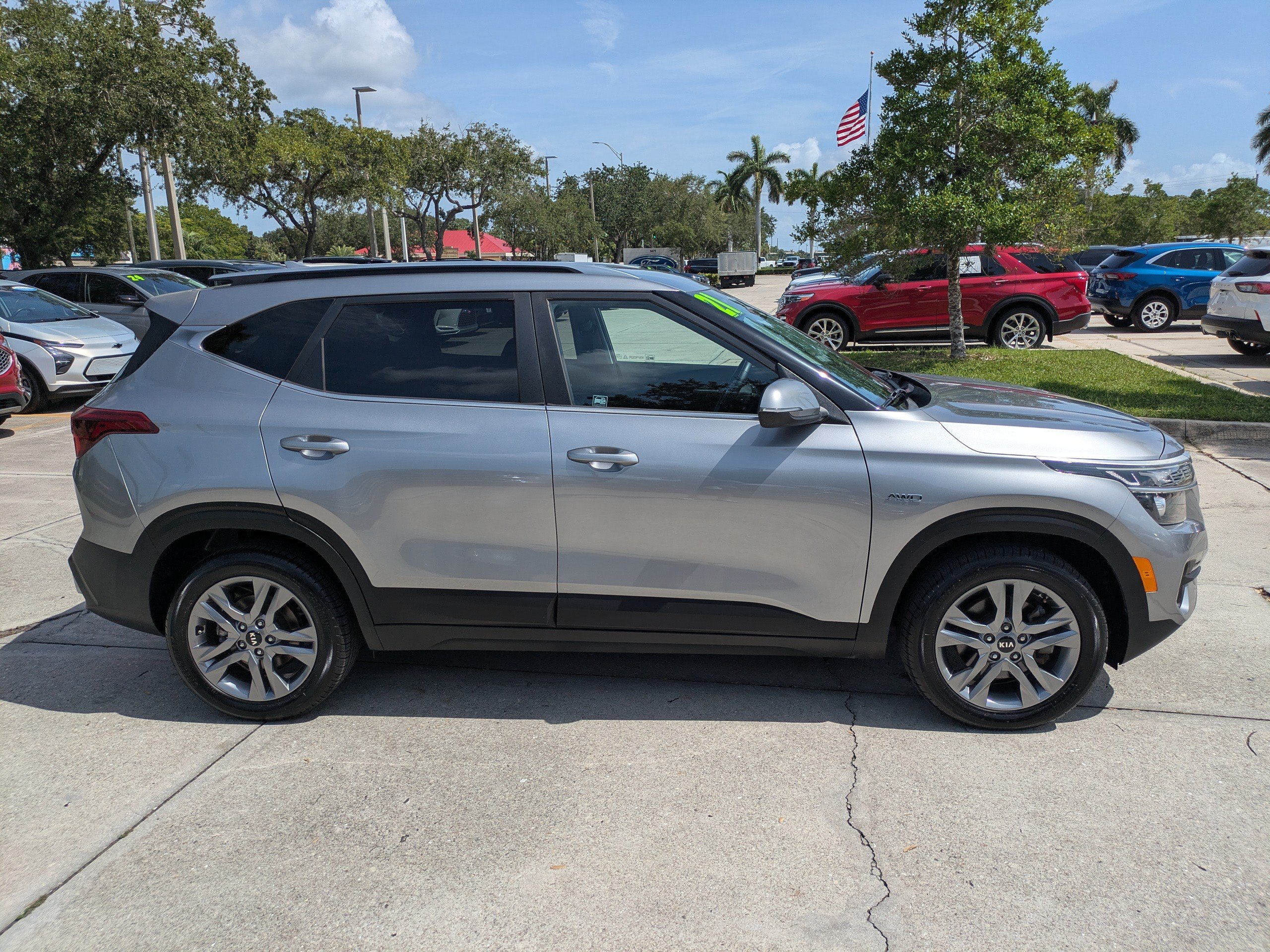 Used 2021 Kia Seltos S AWD/4WD image 3