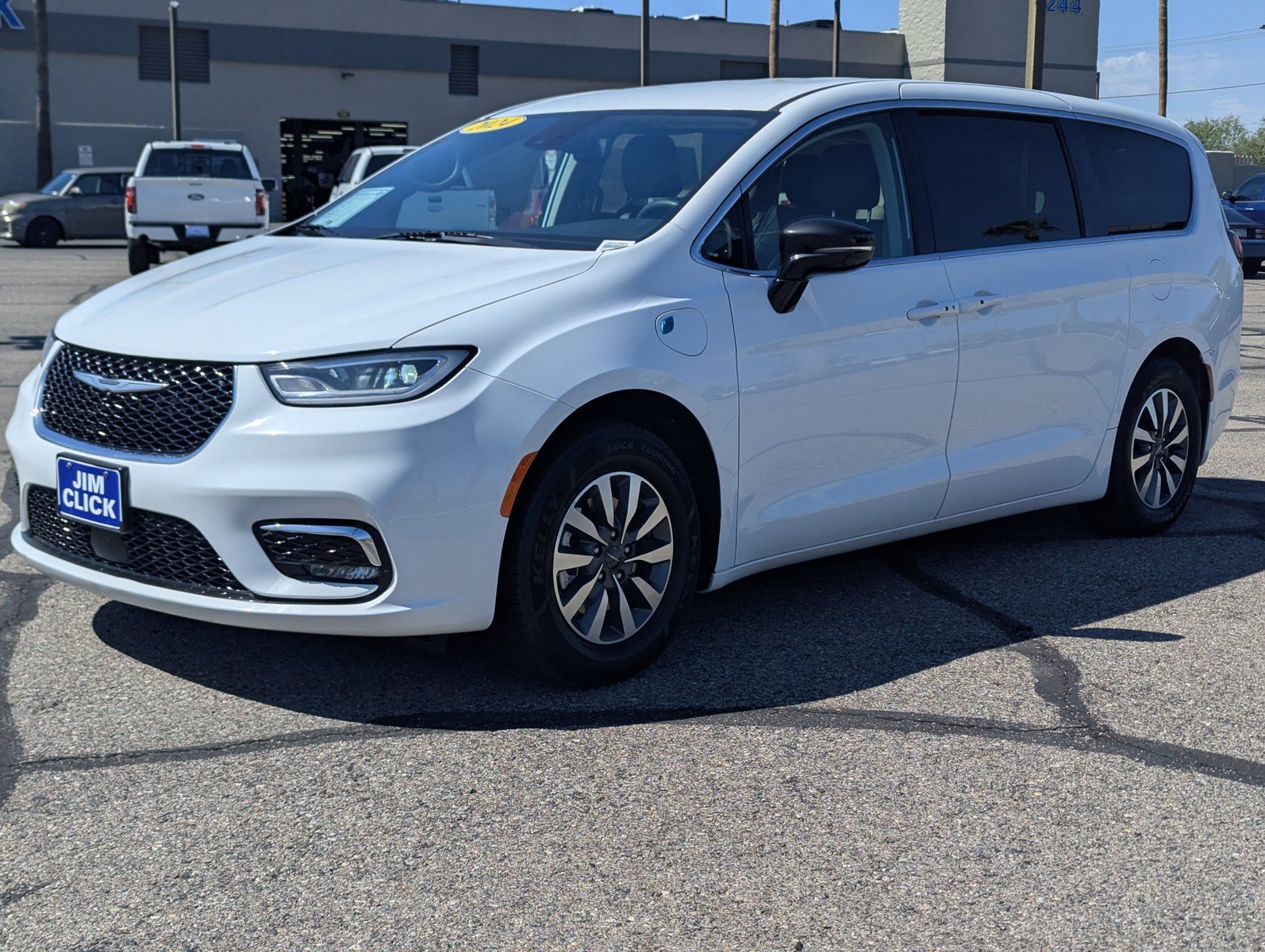 Used 2024 Chrysler Pacifica Limited FWD image 5