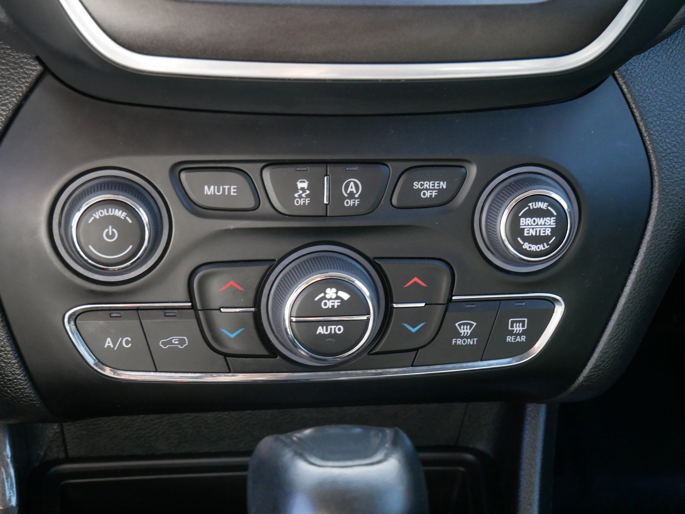 Used 2022 Jeep Cherokee Trailhawk image 40