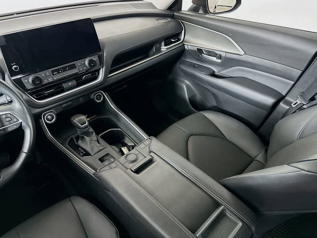 Used 2024 Toyota Grand Highlander AWD image 11
