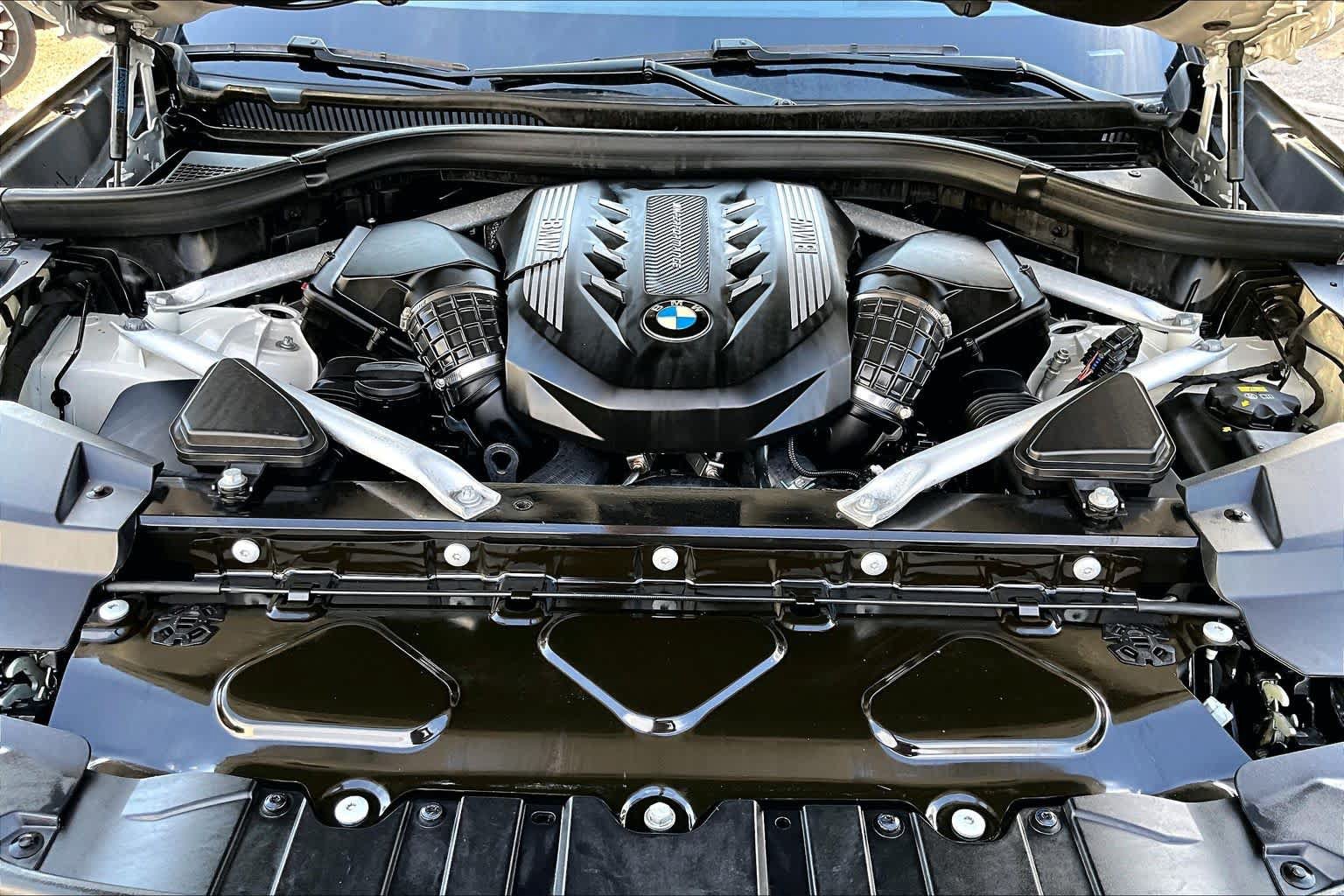 Used 2020 BMW X5 M50i w/ Premium Package AWD/4WD image 32