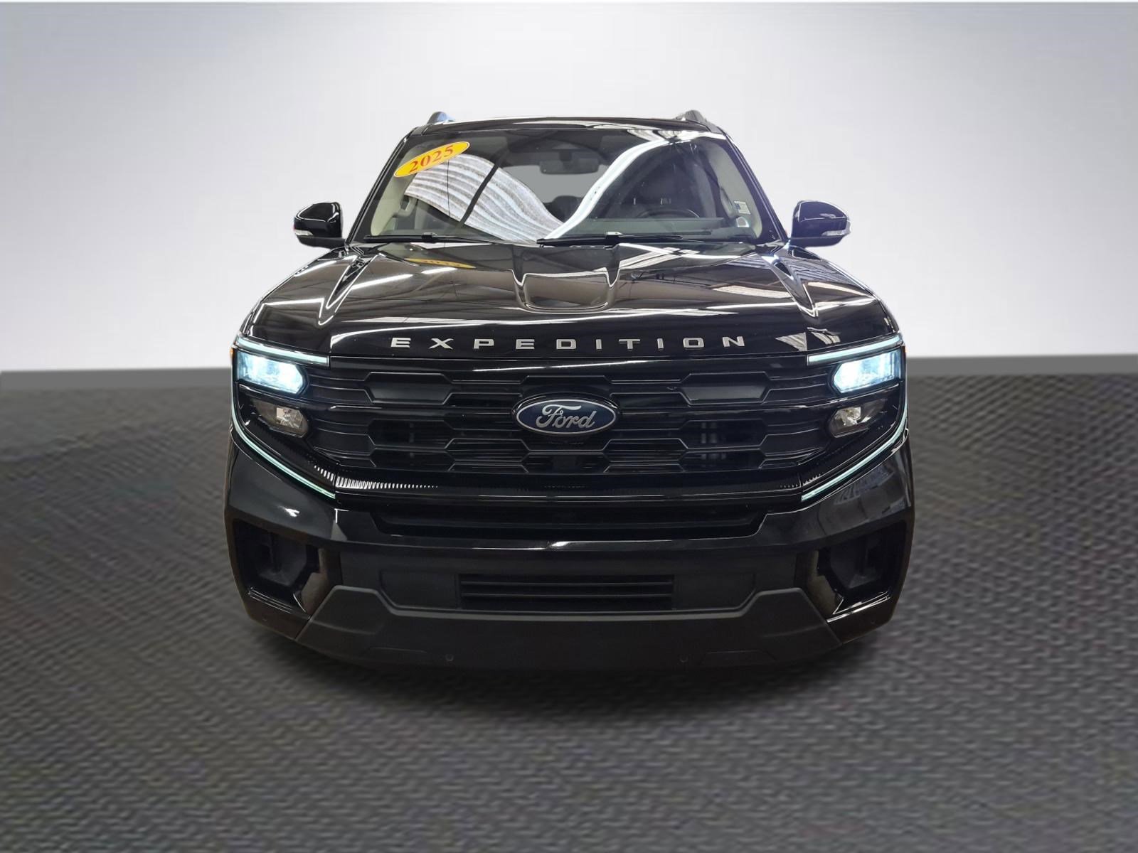 Certified 2025 Ford Expedition Max Active AWD/4WD image 3