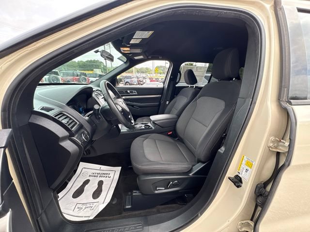 Certified 2018 Ford Explorer XLT FWD image 12