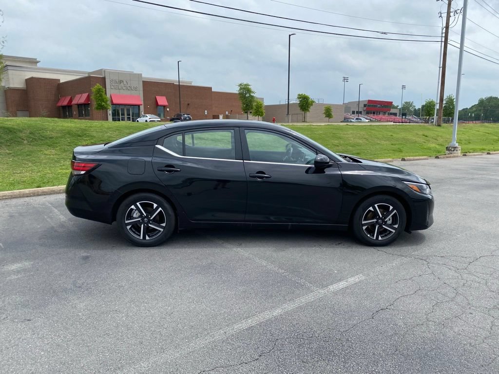 Used 2025 Nissan Sentra SV FWD image 8